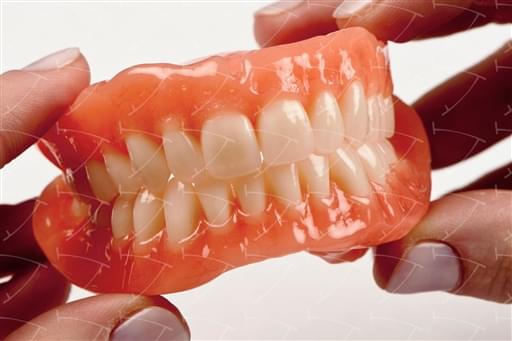 Total Prothesis in Acrylic  Resin with Teeth made of ...con denti del commercio in resina acrilica
