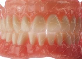 Total Prothesis in Acrylic  Resin with Teeth made of ... con denti del commercio in resina acrilica